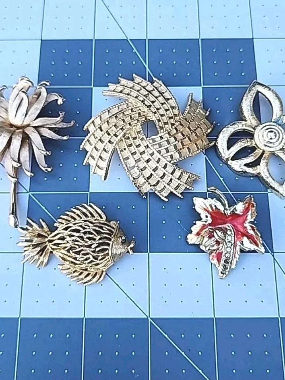 VTG MCM Gold Tone Brooch Pinwheel Flower Fish Thistle Leaf W/Ladybug Lot Of 5